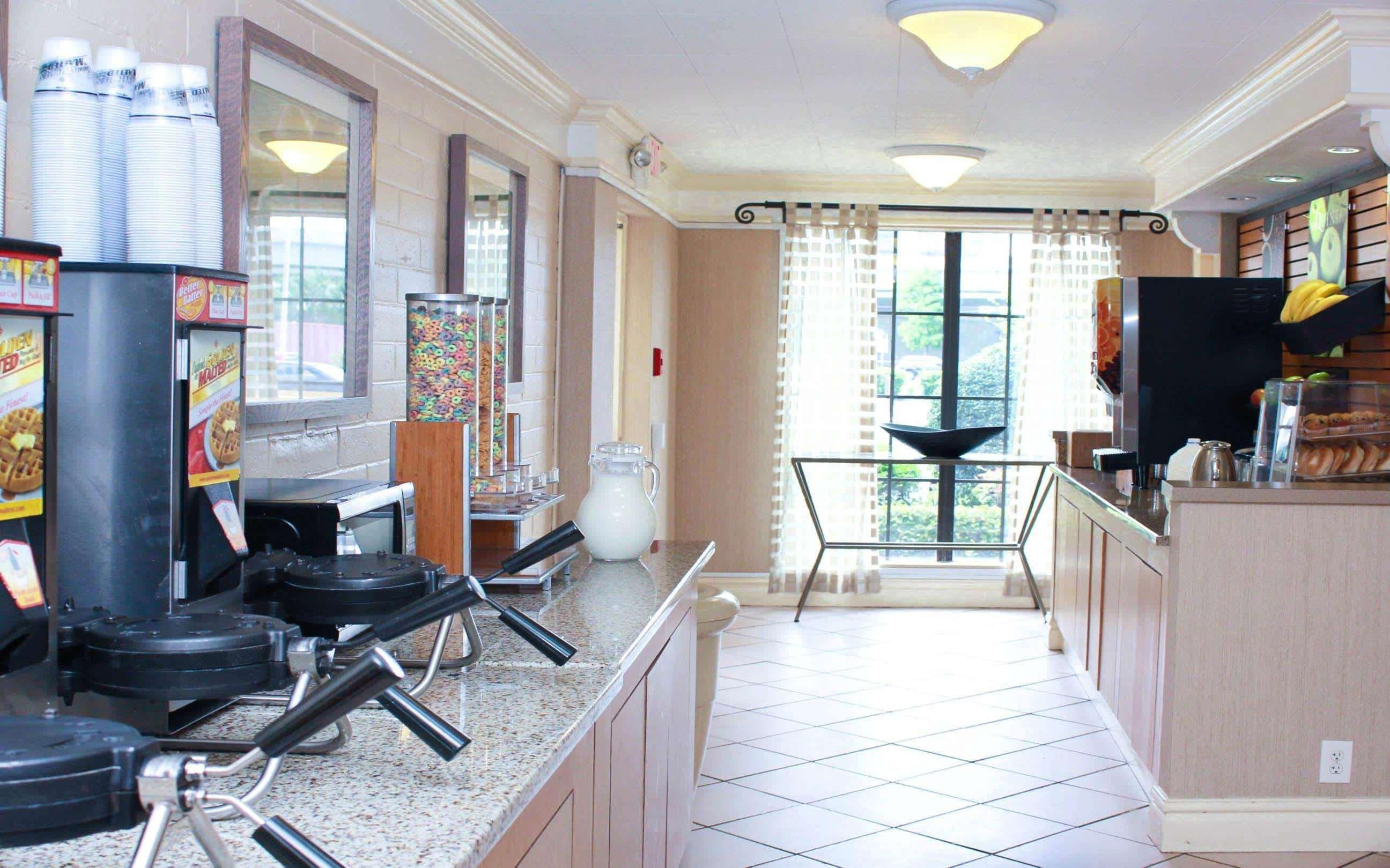 La Quinta Inn By Wyndham New Orleans West Bank / Gretna Bagian luar foto